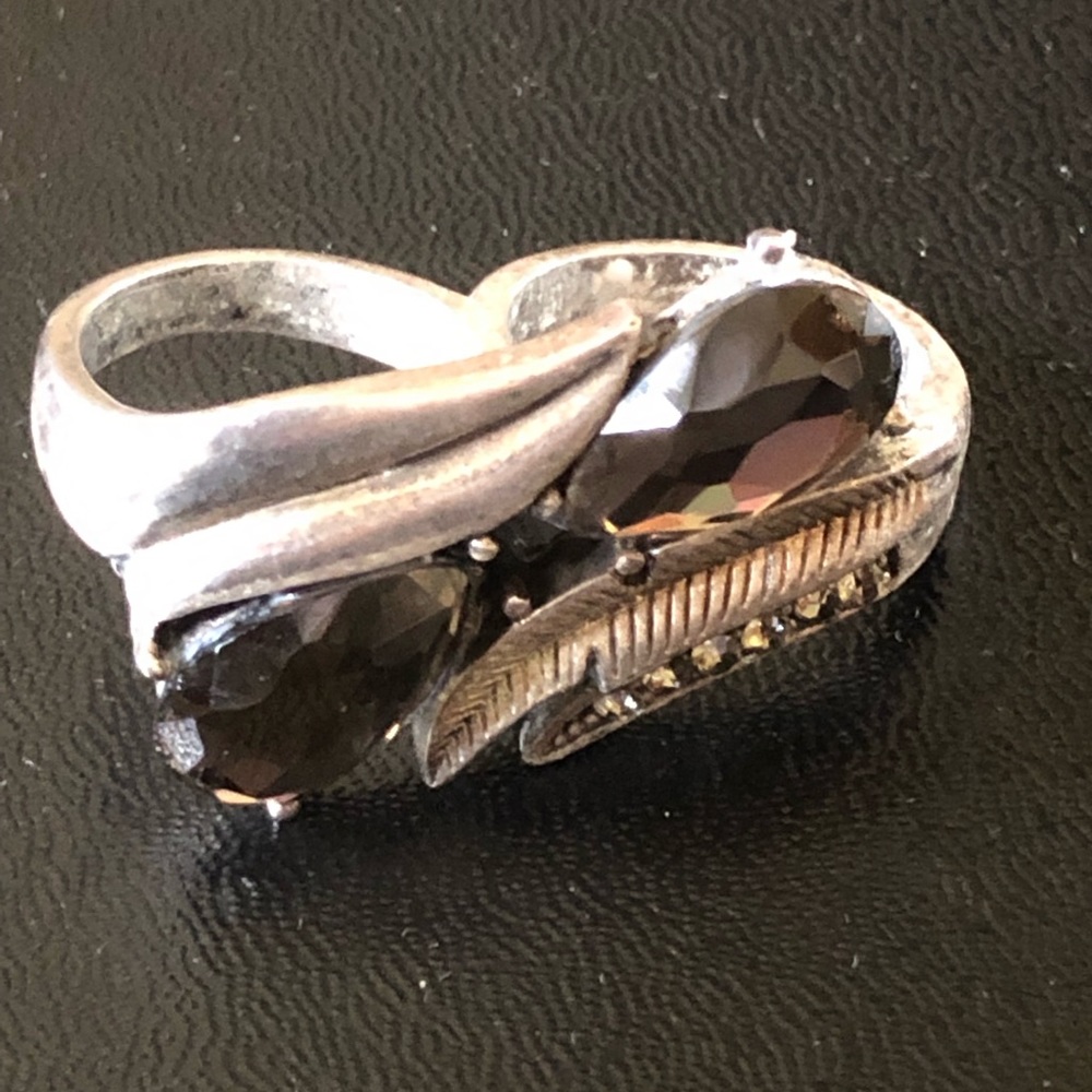 Size 8 dual finger ring